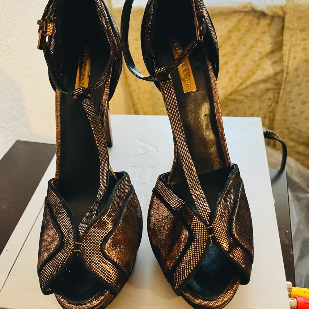 BCBGMAXAZRIA Gold Metallic heels